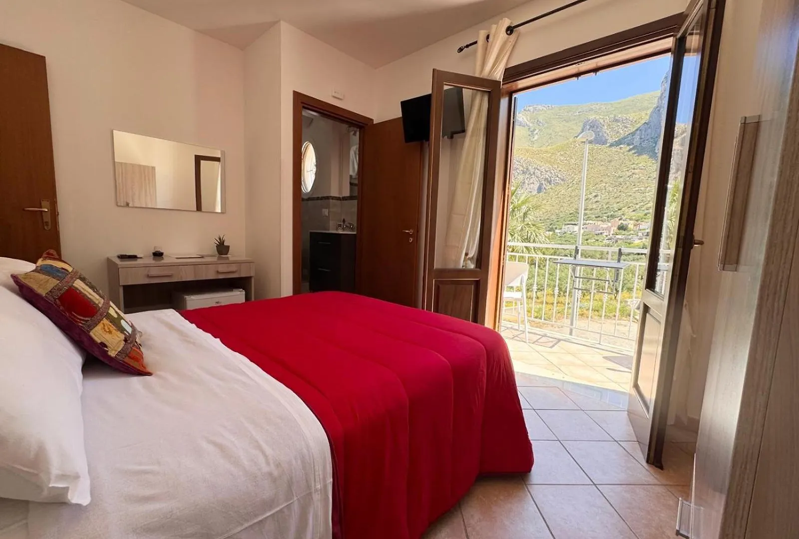 Camere Da Mariolina Macari 0*,  Italie